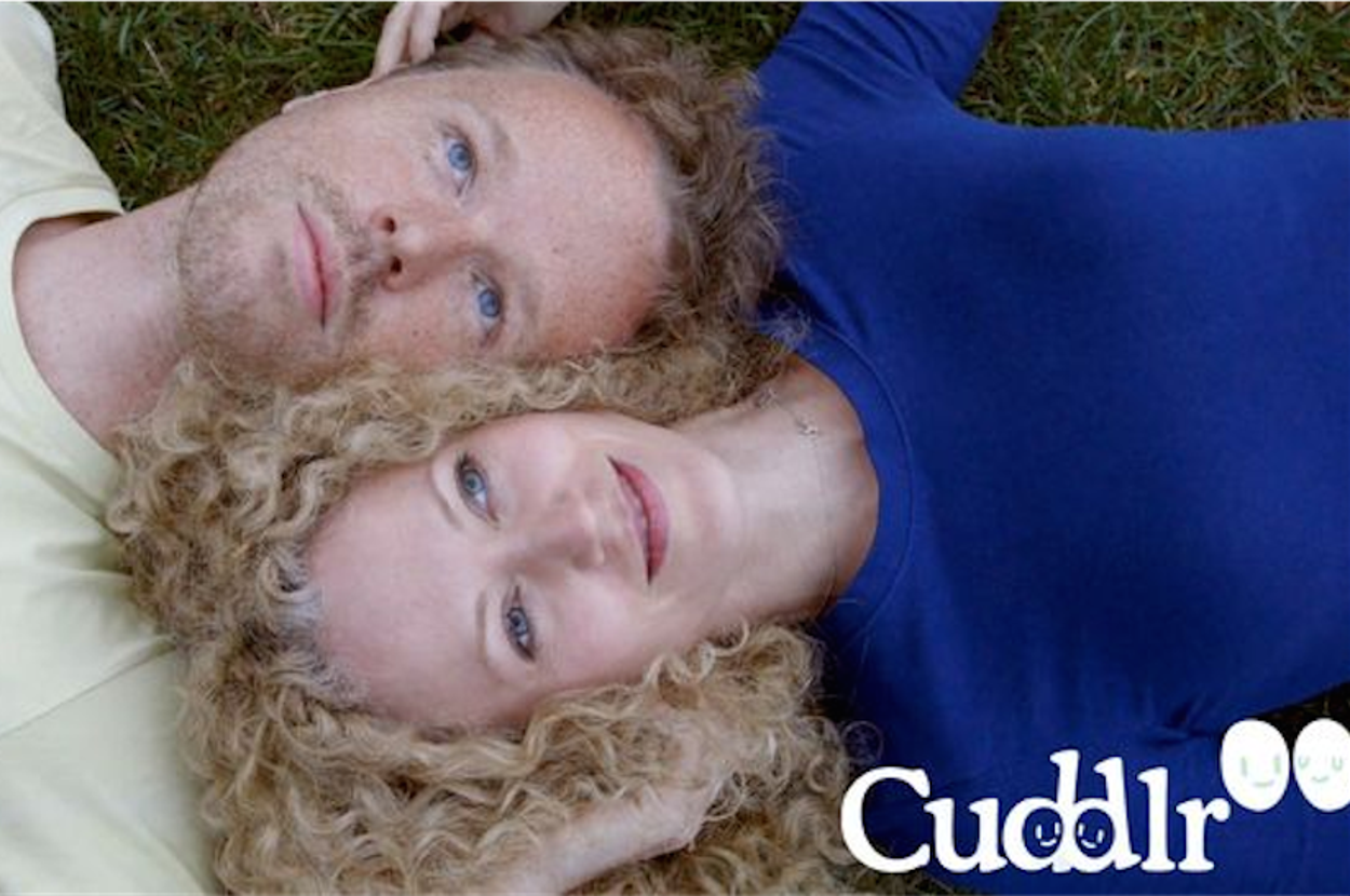 Strangers Cuddle There’s A New App For People Who Want To Cuddle Complete Strangers