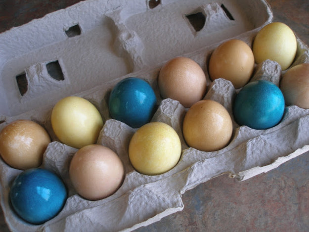 Make Naturally Dyed Easter Eggs