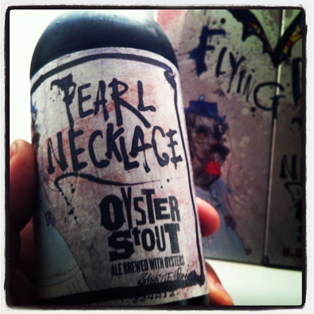 While it may not taste like an oyster (do you really want your beer tasting like oyster?) Flying Dog's Pearl Necklace Oyster Stout is made with whole oysters from Rappahonnock River in Virginia.