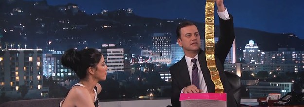 Jimmy Kimmel Goes Through Sarah Silverman S Purse Finds Condoms A Gun And Space Jam Dvd