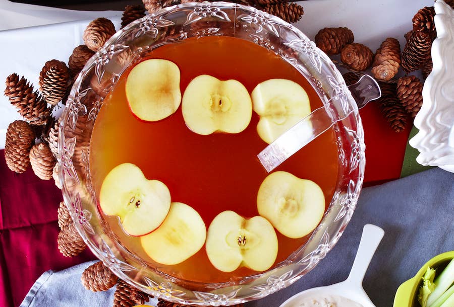 How To Make Delicious Sparkling Apple Cider-Bourbon Punch For ...