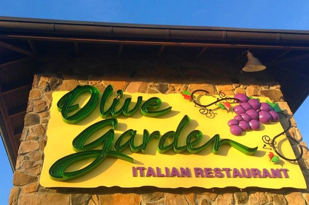 Exclusive Olive Garden Server Representing Restaurant's Employees Says