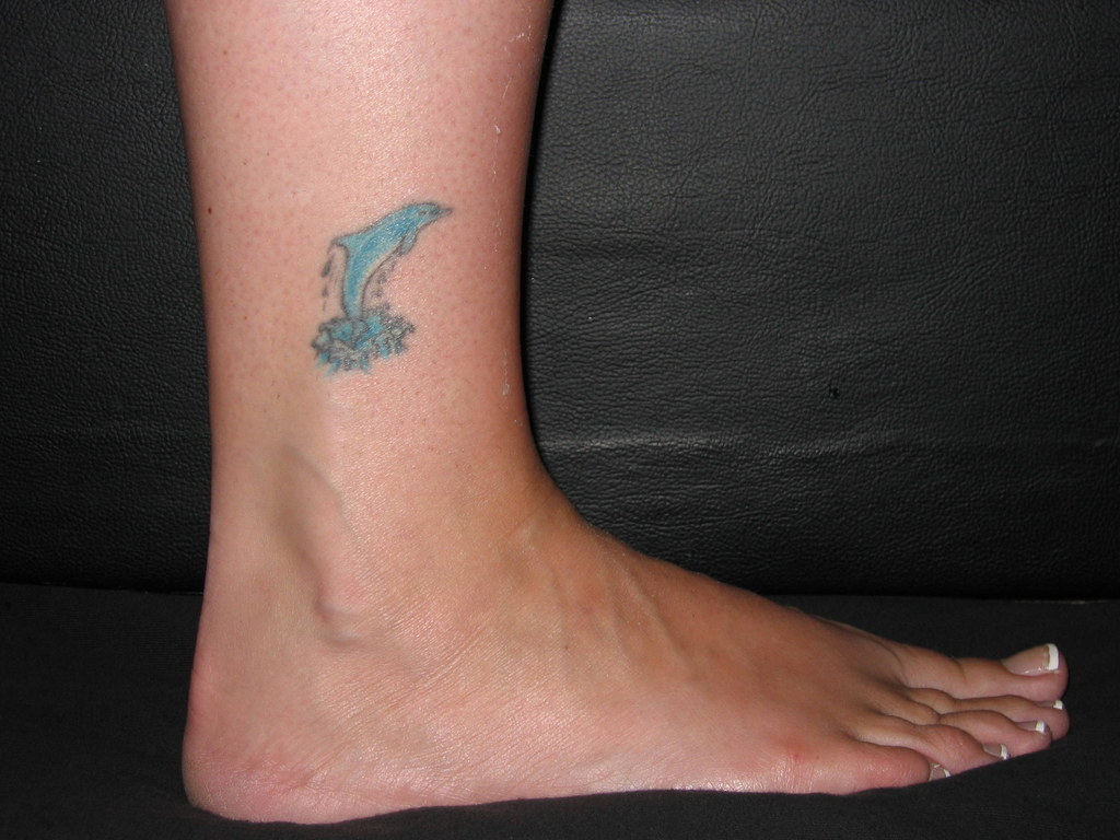 In any other decade, the words "dolphin," "ankle," and "tattoo" would just be three random nouns you'd never find anywhere near one another. Why did this become a phenomenon? Because the '90s just loved dolphins SO HARD.