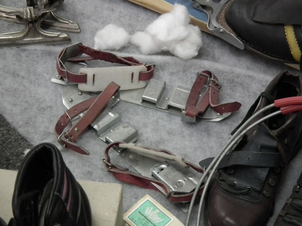 Einfach unter die Schuhe geschnallt und dann dort den Berg hinunter, wo der Schnee schon richtig fest war.
