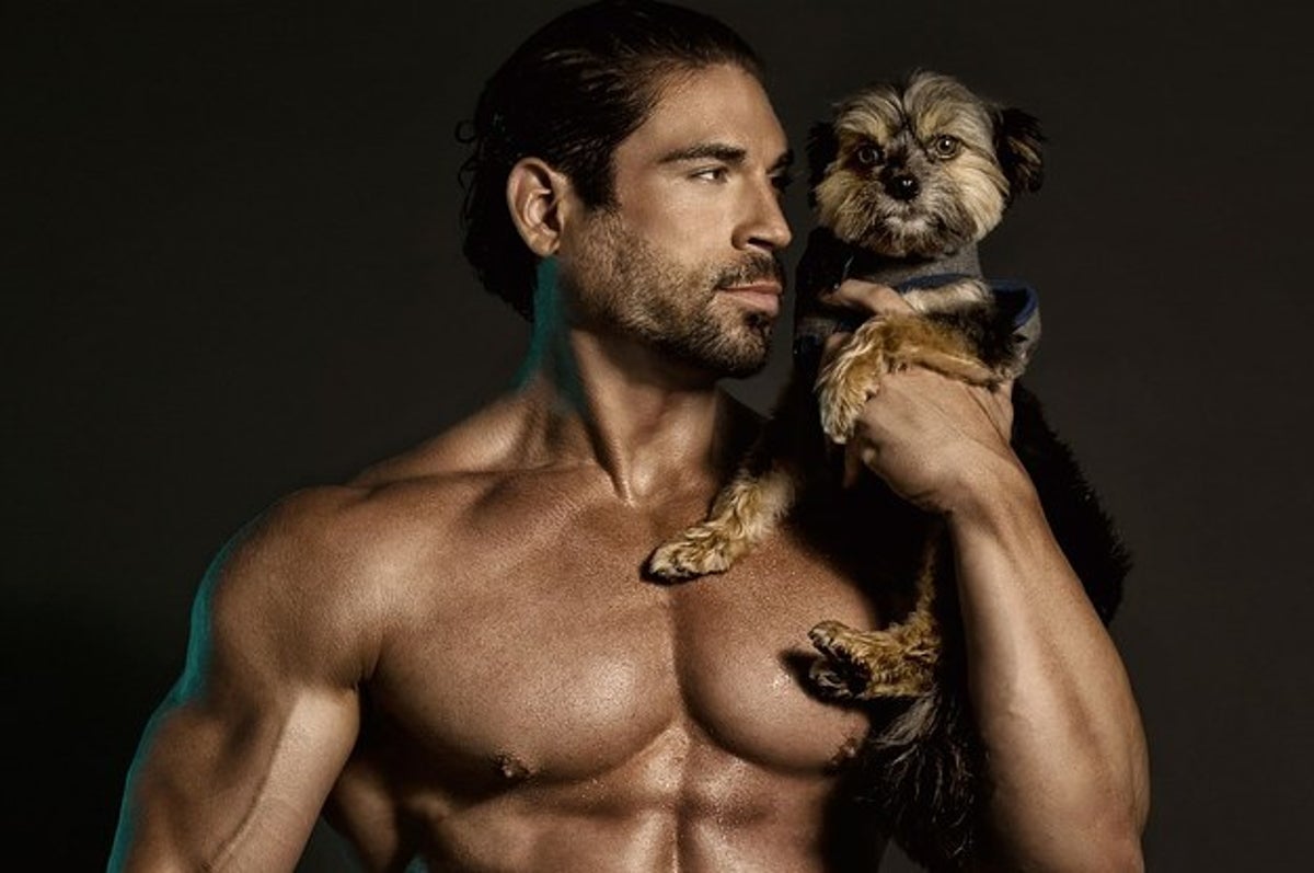 Le calendrier sexy des hommes et des chiens