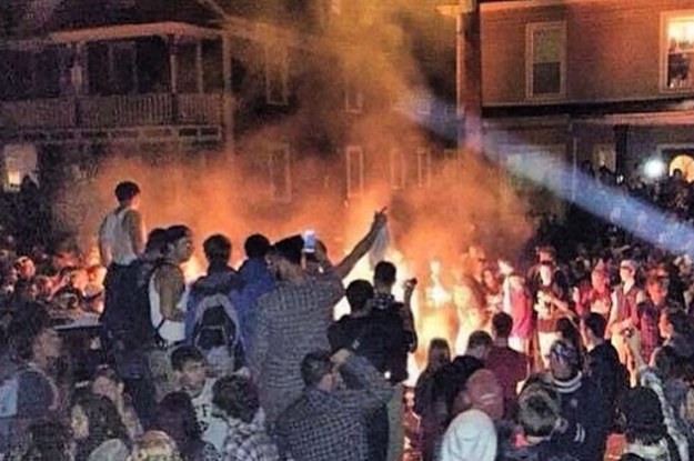 hundreds-of-college-kids-riot-during-new-hampshir-2-18324-1413744045-10_dblbig.jpg