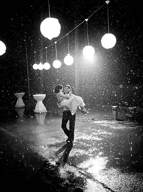 24 Couples Who Absolutely Nailed Their Rainy Day Wedding