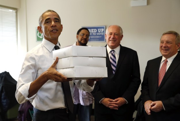 Obama and boxes of pastries on the trail in Illinois.