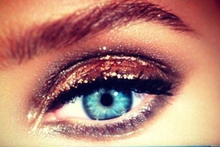 Add some metallic glitter in with that smokey eye! Don't forget a good eye primer with your glittery eyes!