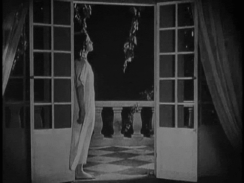 More than one hundred years later, this book has lost none of its creepy, haunting appeal. Bar those windows and doors, people!