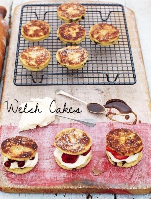 Betcha-can&#39;t-eat-just-one Welsh cakes.