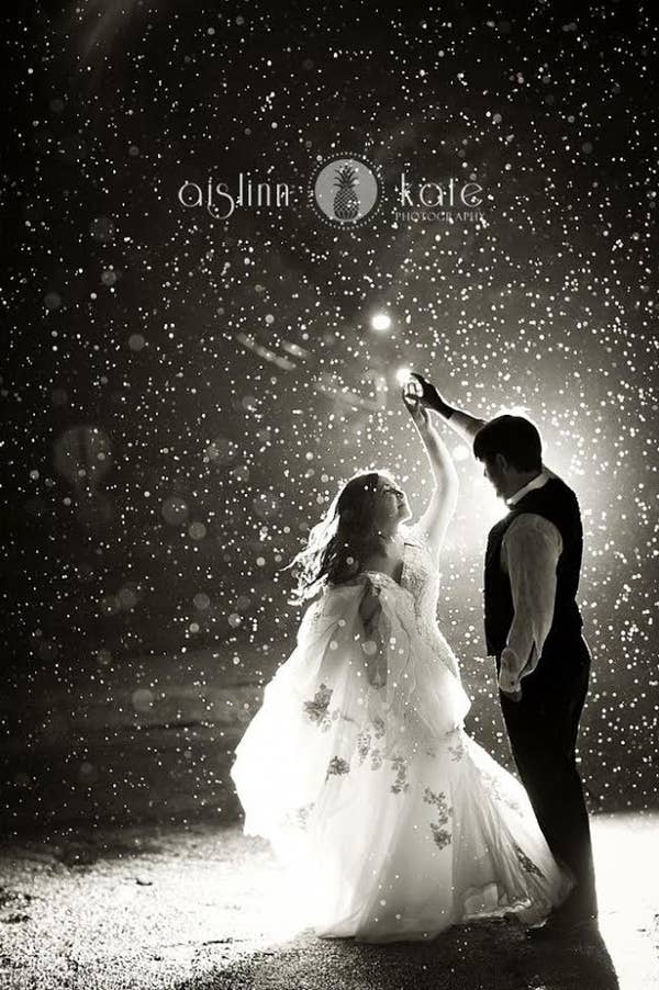 24 Couples Who Absolutely Nailed Their Rainy Day Wedding