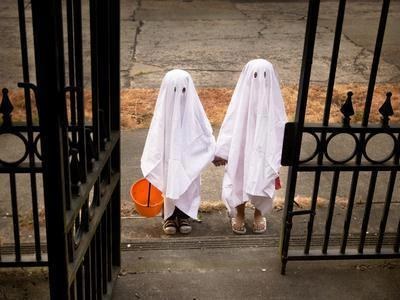 Who knew? That bed sheets with eyes cut-out could be so scary.