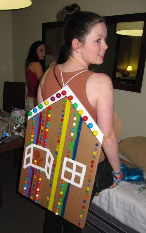 Like this 30-minute gingerbread house.
