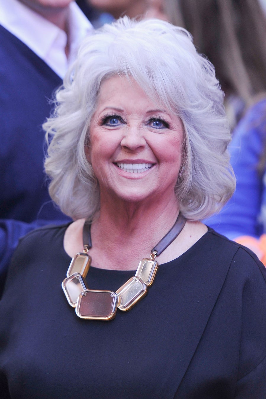 Featured image of post Paula Deen Young Paula deen launched her cooking career in savannah by making sandwiches at home and having her sons deliver them door to door