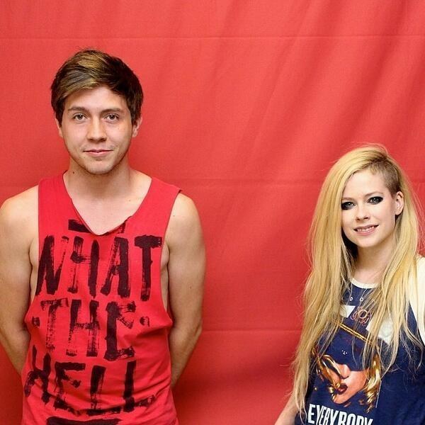 Para matar as saudades: Colocamos 14 coisas entre a Avril Lavigne e uma fã