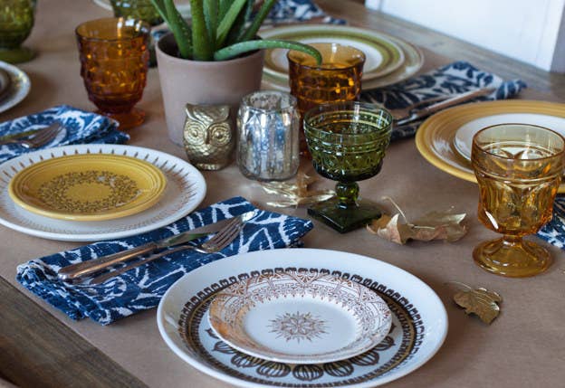 Here are 9 Surprisingly Easy Ways To Make Your Thanksgiving Table Look Better and more Thanksgiving decorating ideas here.