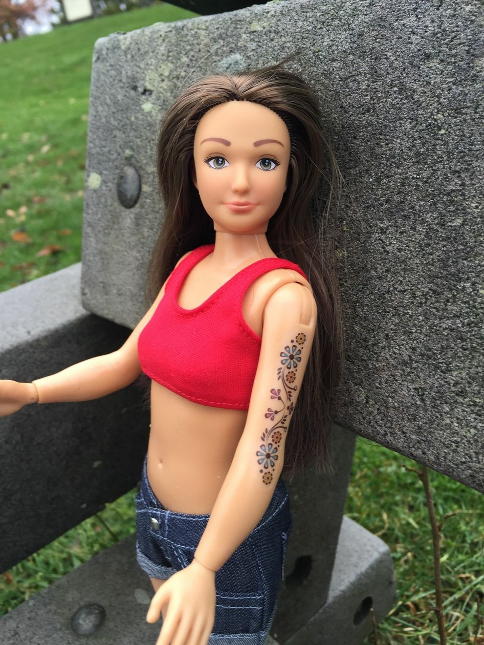 sommerfugl Installation kandidatskole This "Normal Barbie" Comes With Cellulite, Stretch Marks, Acne, And Tattoos