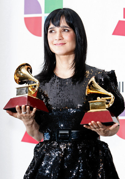 Ha ganado 5 Latin Grammys y 1 Grammy Award.