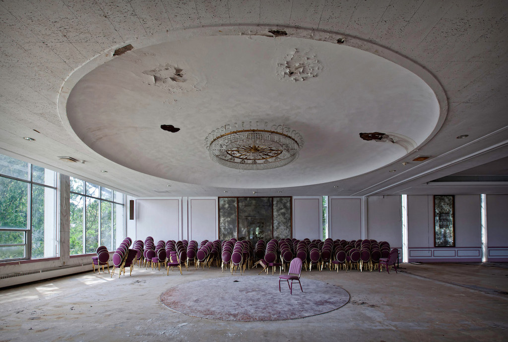 Photographer Captures The Haunting Beauty Of Abandoned Hotels 2832