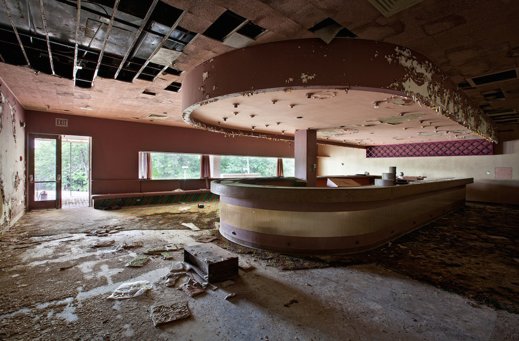 Photographer Captures The Haunting Beauty Of Abandoned Hotels 6541