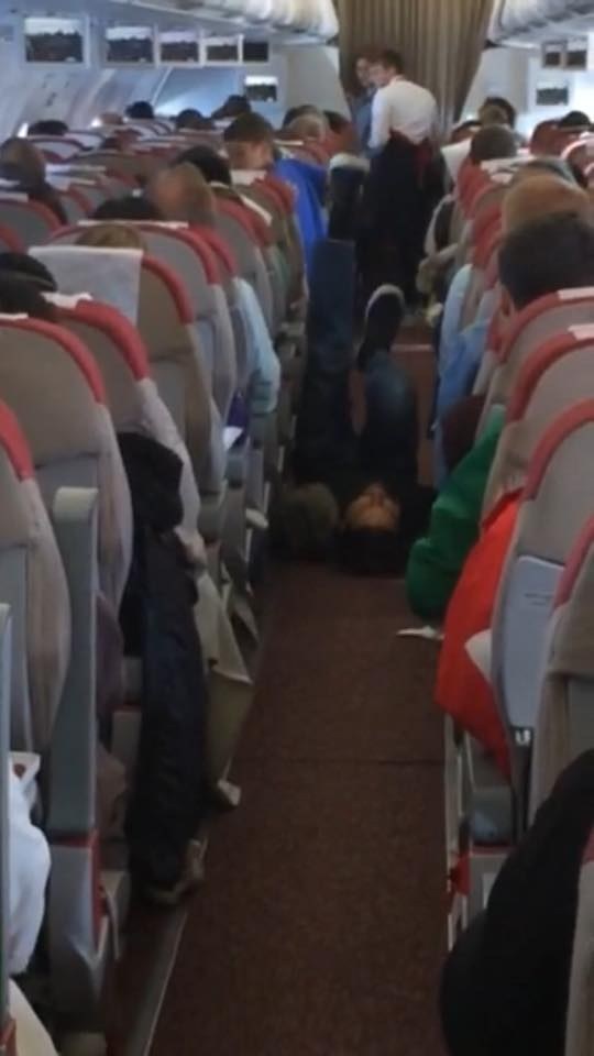 10 Of The Worst People You'll See On Airplanes This Holiday Season