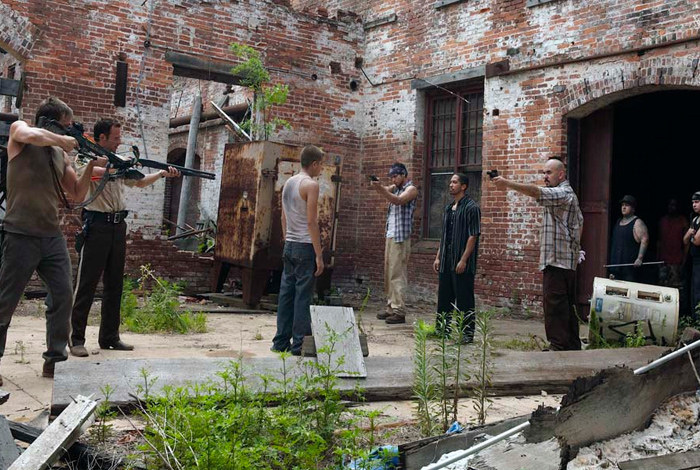 Season 1, Episode 4Directed by: Johan RenckWritten by: Robert KirkmanRick, Glenn, Daryl and T-Dog come across a group of seemingly hostile survivors whilst searching for Merle. Back at camp, Jim begins behaving erratically.
