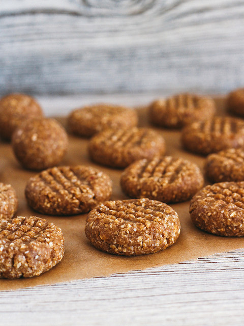 You'll need five ingredients and zero oven time to whip up healthy peanut butter cookies.