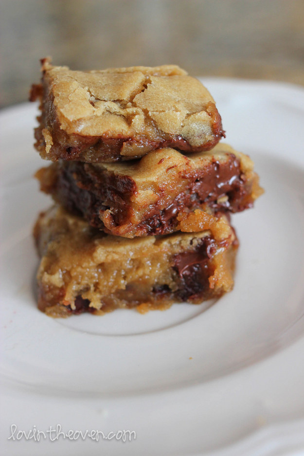 These one-bowl chocolate chip blondies are approved for all lazy bakers.