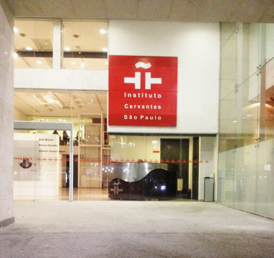A sede paulistana do Instituto Cervantes conta com cursos, palestras, eventos culturais e gastronômicos. Localizada na Avenida Paulista, numero 2439, fica a duas quadras do metrô. Mais informações aqui.