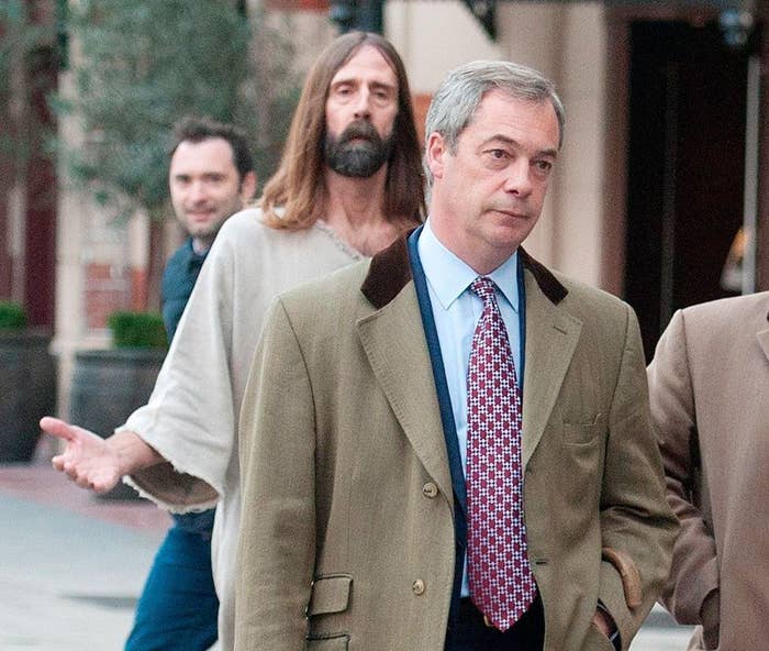 Adelante fuerte fingir Nigel Farage Was Chased Down The Street By A Man Dressed As Jesus