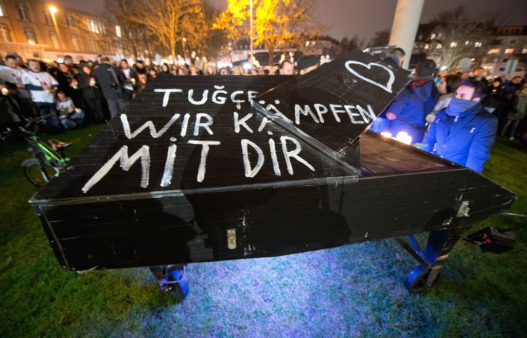 Vor der Klinik in Offenbach