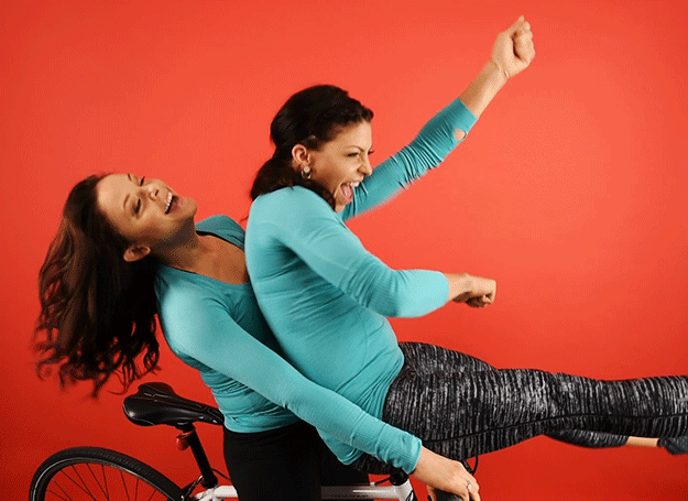 Kym Perfetto & Alli Forsythe, aka The Cyclists from the most recent season of The Amazing Race, stopped by BuzzFeed Los Angeles to act out every heart-racing, stress-inducing, globetrotting scenario from the blockbuster reality show.