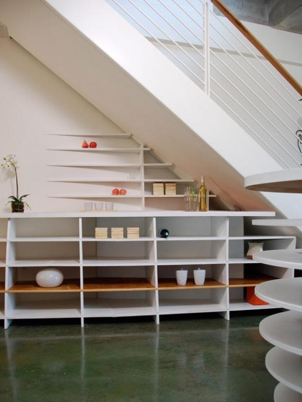 27 maneras ingeniosas de utilizar el espacio debajo de tus escaleras Ideas Escalera Estanteria