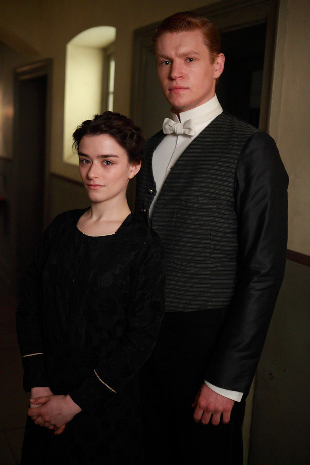Tall footmen were in great demand—in fact a taller footman could expect to be paid more than his shorter counterpart. Cue outrage from shorties everywhere. Source:http://www.huffingtonpost.com/lucy-lethbridge/how-accurate-is-downton-a_b_4337494.html
