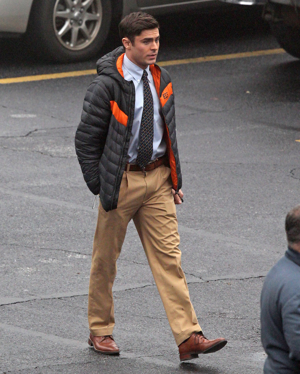 The Six Hottest Pictures Of Zac Efron Wearing Pleated Khakis