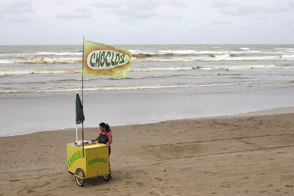 ¿hay algo más rico que comerse un choclo en la playa?