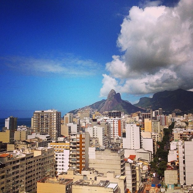 São muitas opções de vista panorâmicas de graça na cidade maravilhosa, a mais fácil é com certeza a do Mirante da Paz, que se chega de elevador. Confira aqui os detalhes.