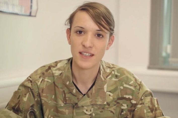Трансгендер армия. Капитан Ханна Винтерборн. Трансгендер в армии Великобритании. Офицер трансгендер. Капитан трансгендер.