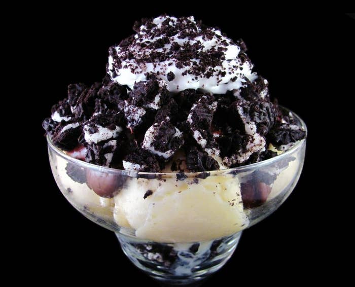 Nutella Oreo Sundaeingredients include: Vanilla Bean Ice Cream topped with Melted Nutella and Oreo Cookie Chunks.Nutella lovers unite!