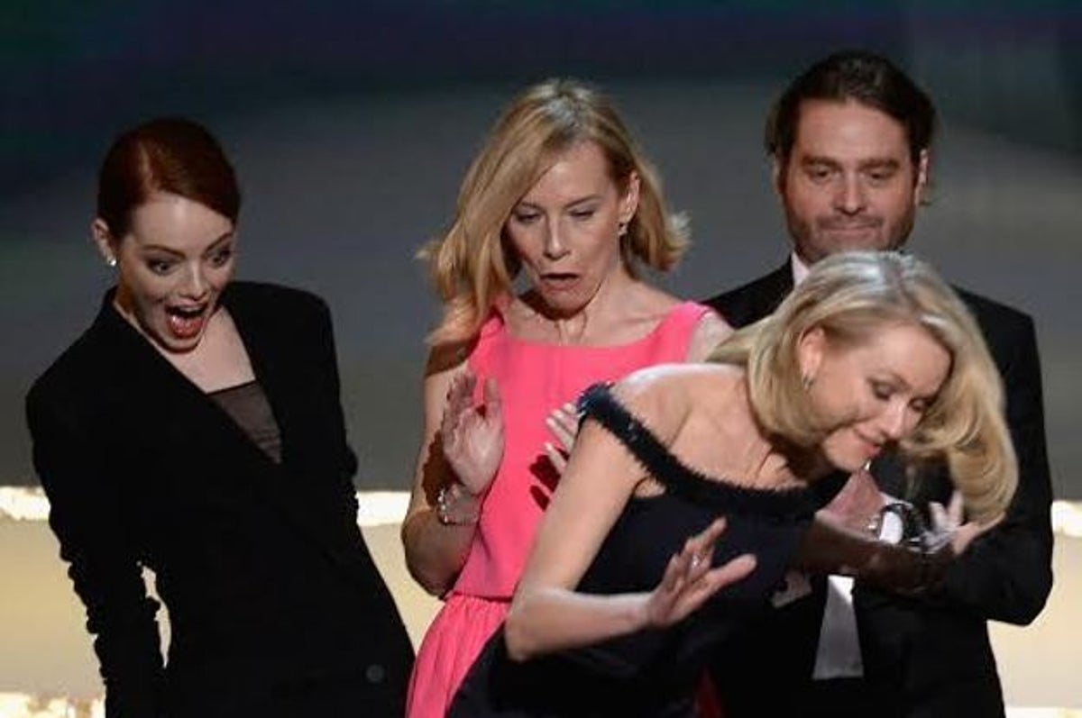 Emma Stone Accidentally Tripped Naomi Watts On Stage At The SAG Awards