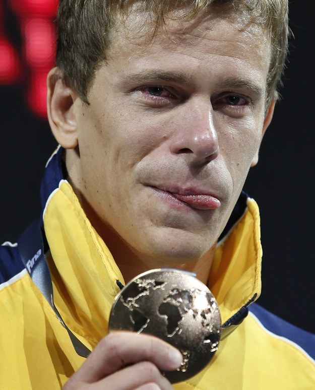 Só 1,5% da composição da medalha é ouro mesmo. De resto, tem 92,5% de prata e 6% de cobre -- tá tudo explicadinho aqui.