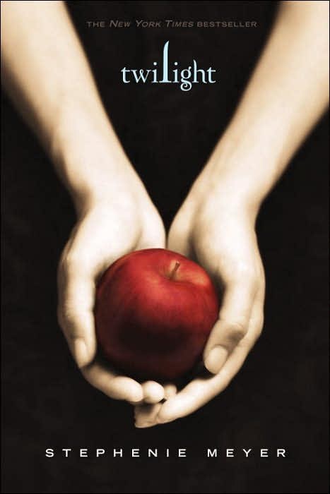 Stephenie Meyer ne connaissait pas encore le nom de ses deux personnages principaux lorsqu'elle a commencé à écrire, alors elle appelait Edward et Bella « il » et « elle ».