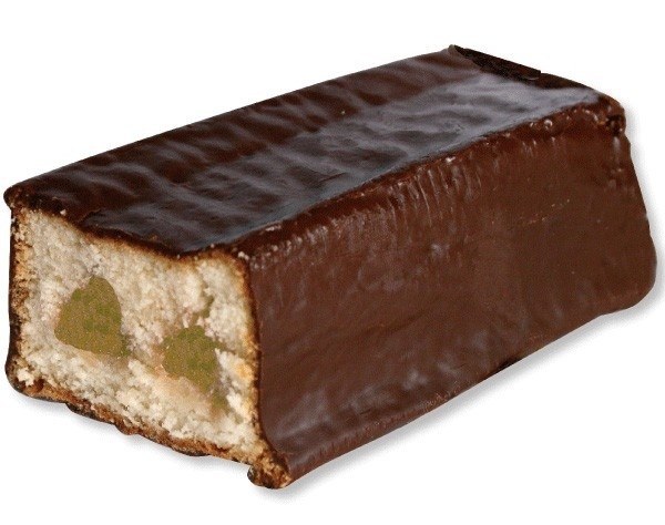 Non mais sérieusement, qui a eu l'idée d'inventer un gâteau pareil ? Même le nom fait pitié. Le cake au kiwi, c'est le niveau ultime de l'abomination pâtissière, LE gâteau dont la vue seule peut vous filer le bourdon pour la semaine ; sorte de dessert tout droit sorti d'un film d'horreur, fourré aux fruits confits et encroûté de chocolat noir, son créateur avait de toute évidence une dent contre le genre humain.