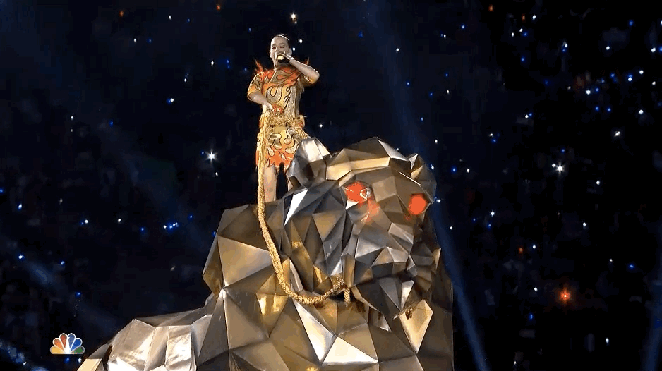 She opened her set with "Roar."