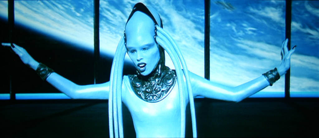 fifth element cast opera singer