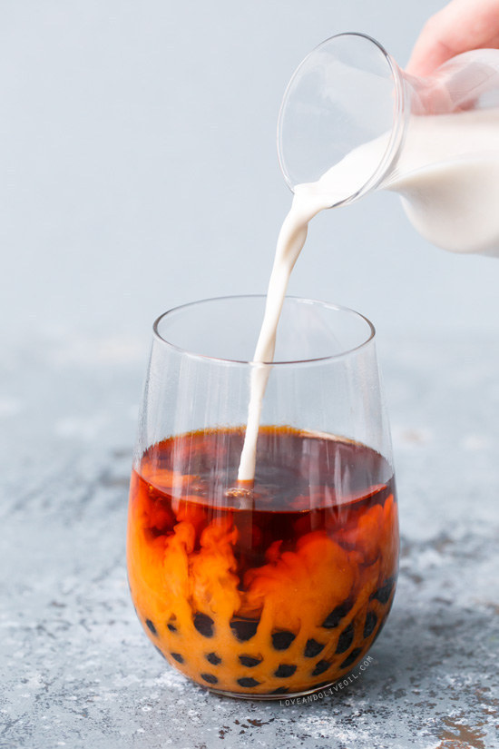 This drink is so beautiful I don't think I could drink it. However - these ingredients, including thai tea mix and almond syrup sounds heavenly.