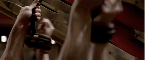 C'est la scène la plus chaude du film. Il y a un peu de levrette, et même, pendant une milliseconde, quelques centimètres du début de l'ébauche d'un pénis. Ah, et il lui tresse les cheveux aussi (chacun ses préliminaires).