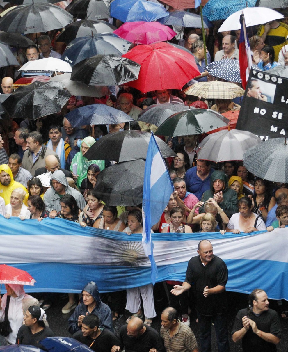 25 Heartbreaking Images From The Silent March In Buenos Aires