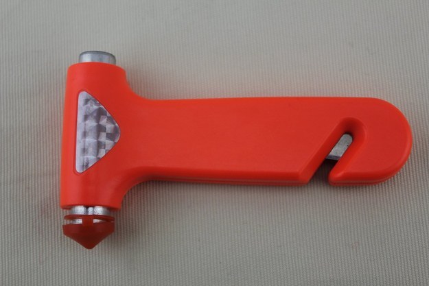The #1 tool you should keep in your car, this emergency escape device can cut through a seat belt and break a window.
